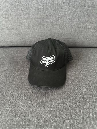 Schwarze Fox Racing Cap - Idealer Sonnenschutz im Sommer!