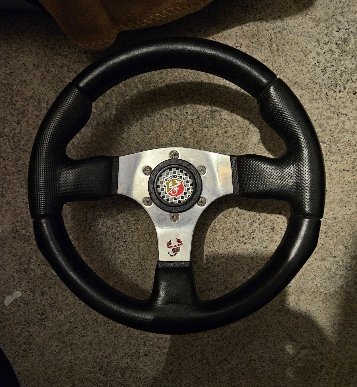 Abarth Alle Autoersatzteile: Steuerrad Abarth – Gebraucht aus Bern von Respirit