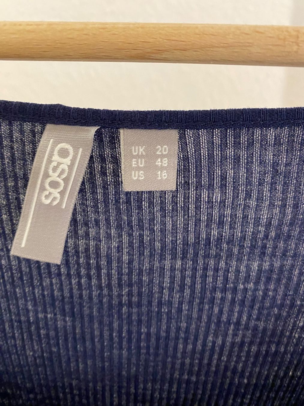 Asos T-shirt: Asos Oberteil langarm dunkelblau Gr. 48 – Usato da Pratteln venduto da a23_j2gs 8