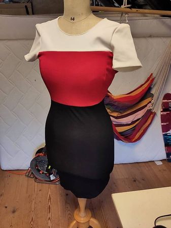 Etui Kleid Esprit ca. Gr. S