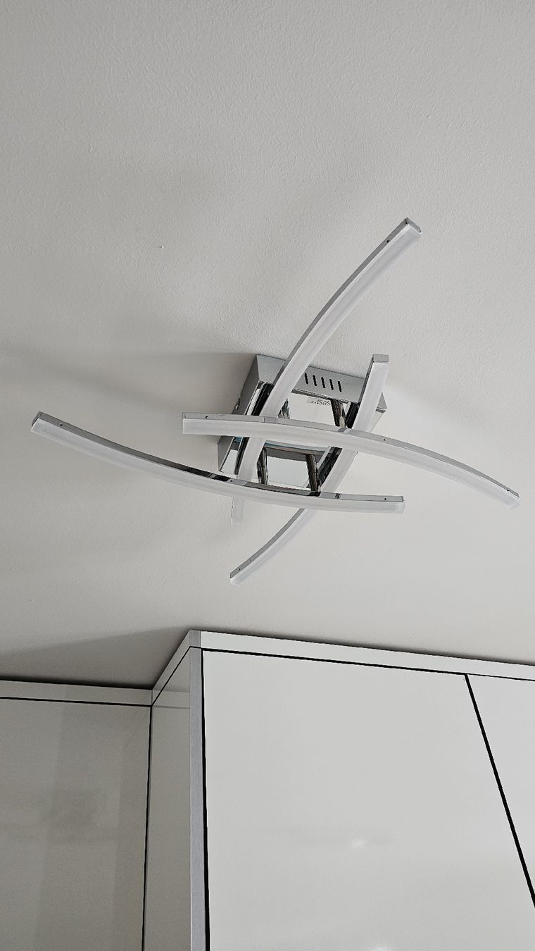 Lustres & lampes de plafonds:  LED-Deckenleuchte in Chromoptik – D'occasion à Zürich par Emendez