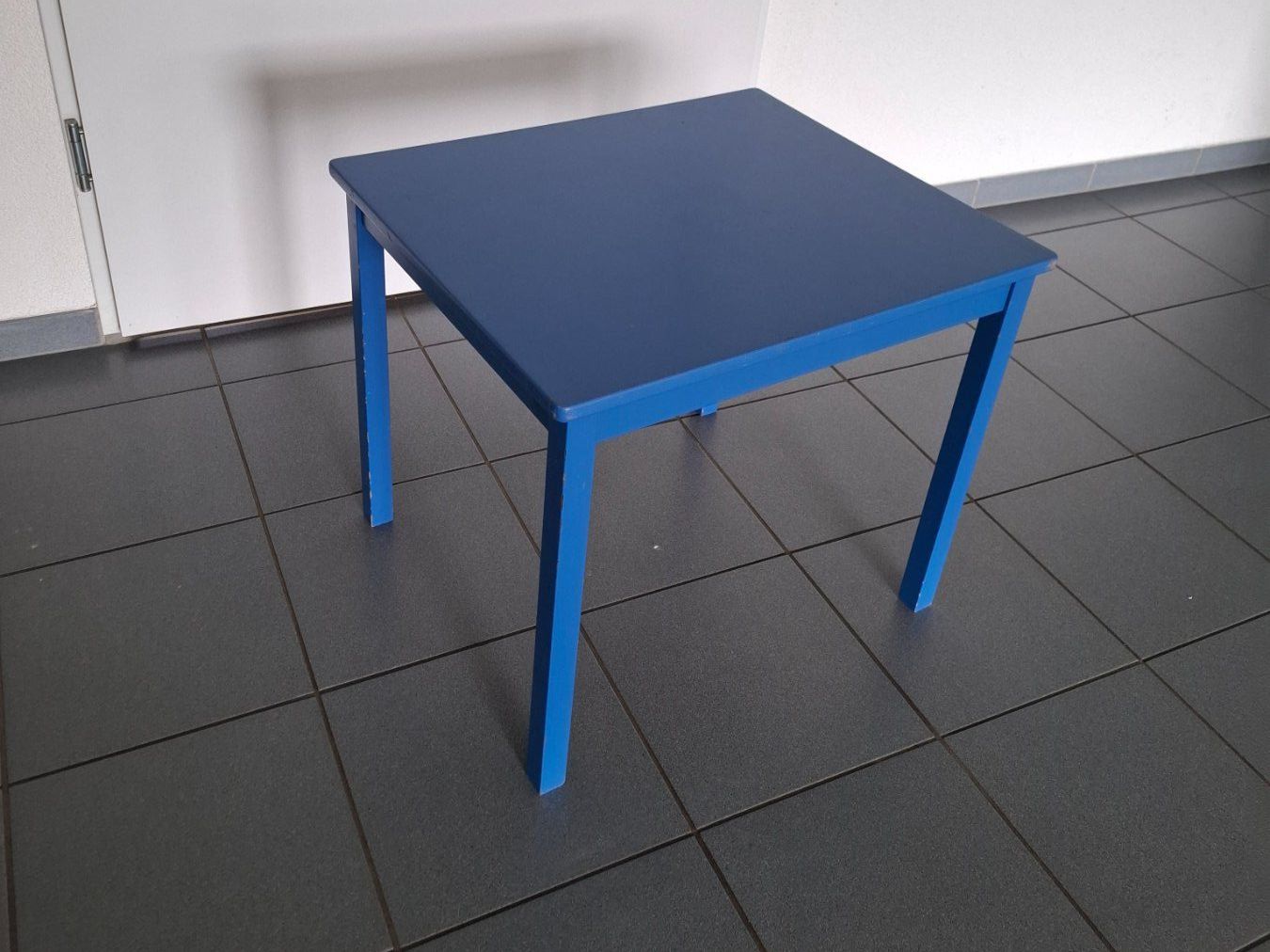 Ikea Tables: Kindertisch Holz blau gebraucht – D'occasion à Hittnau par Goeggi83 2
