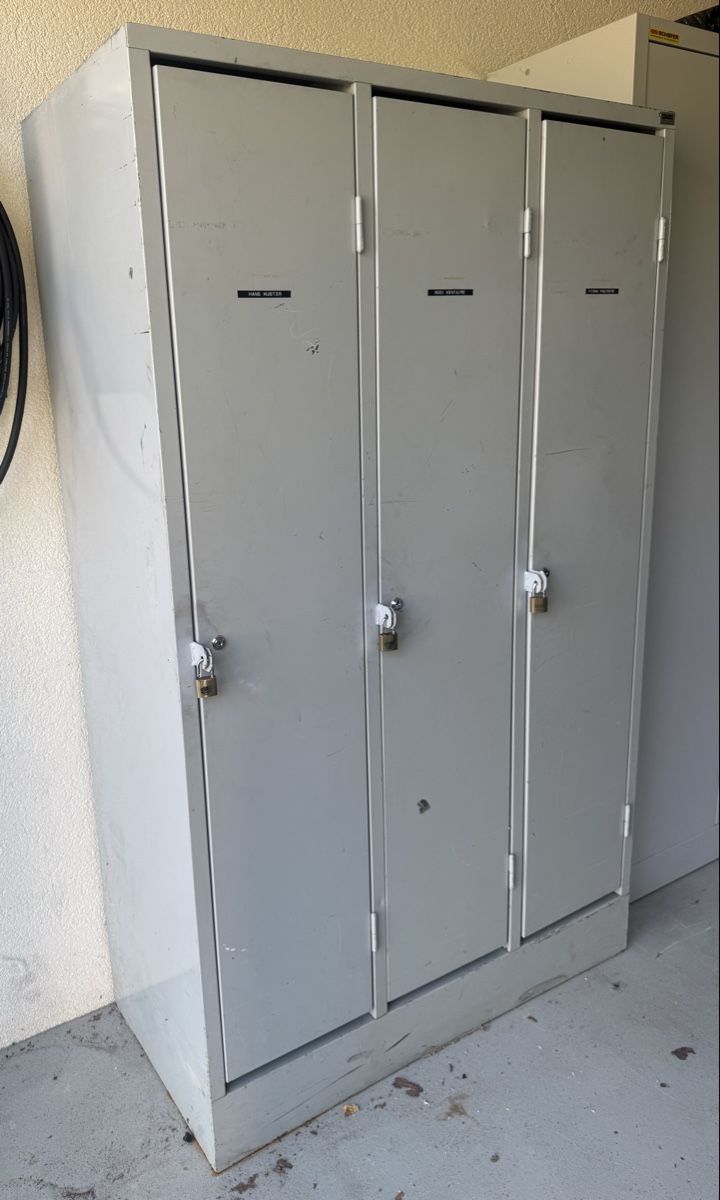 Guardaroba: Spind - 3er Garderobenschrank – Usato da Oberhasli venduto da kines69 1