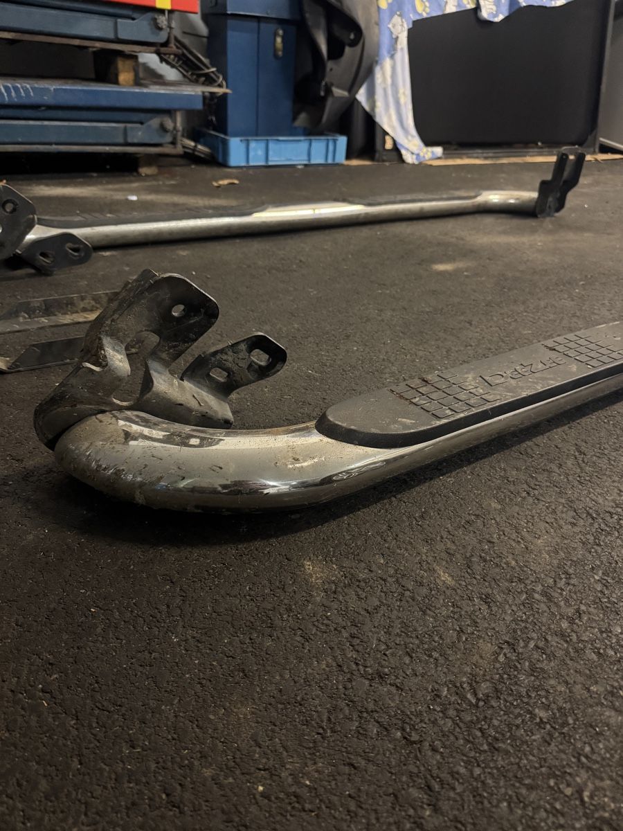 Dodge Sonstiges Fahrzeugzubehör: Side Steps Dodge Ram 1500 Trittbrett  – Gebraucht aus Hochdorf von ali_qy86 1