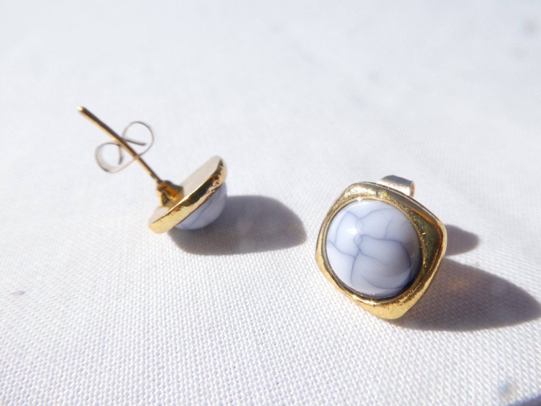 Orecchini pendenti & Orecchini a lobo: Ohrstecker mit Howlith-Stein, Modeschmuck / NEU – Nuovo (secondo la descrizione) da Gattikon venduto da kaandooh 2