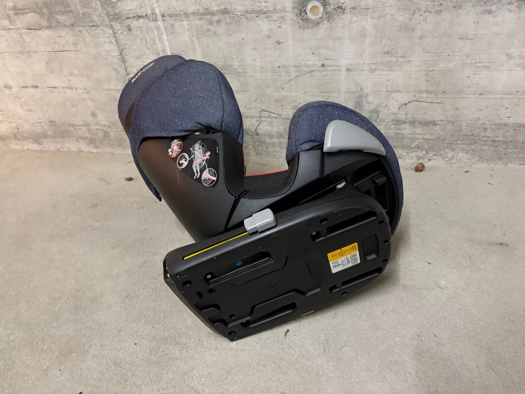 Maxi-Cosi Auto-Kindersitze: Maxi Cosi Kindersitz mit Docking Station – Gebraucht aus Ortschwaben von Zopilote 3