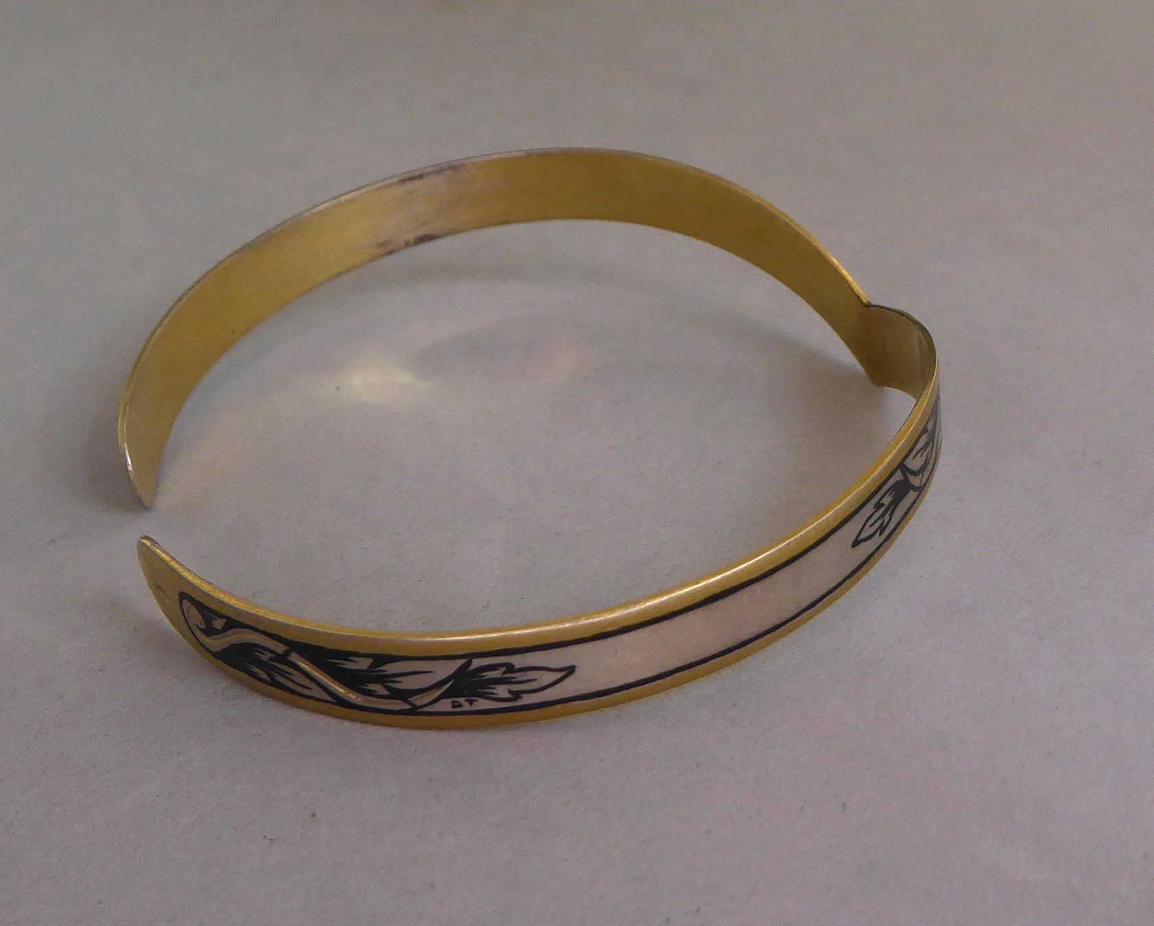 Bracciali & Braccialetti: Antiker Armreif 875er Niello oder Thula Silber teilvergoldet – Usato da Muri AG venduto da Lineli2020 3