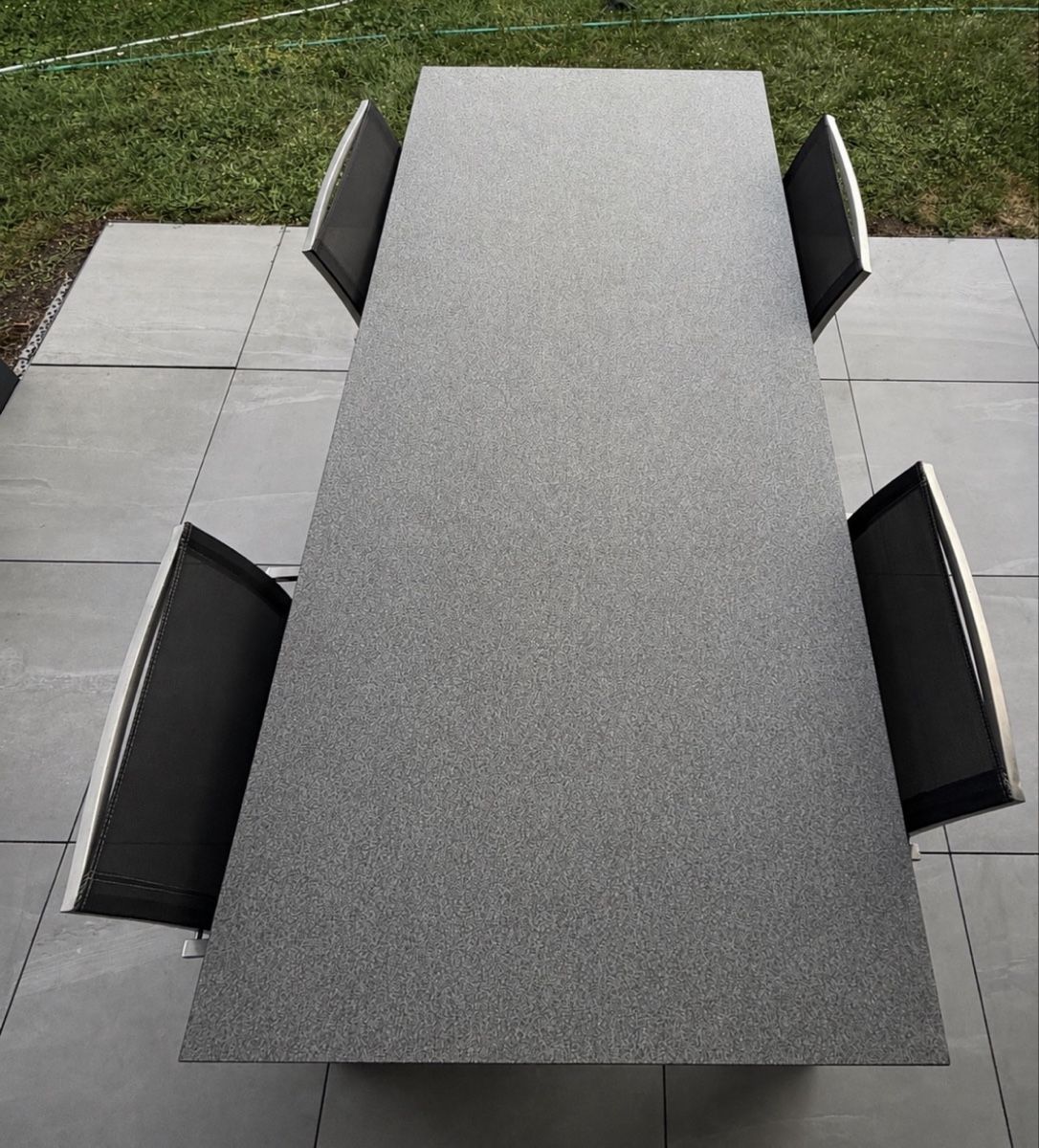 Set di tavolo e panche: Gartentisch mit 6 Stühlen anthracite – Usato da Winterthur venduto da Adhil