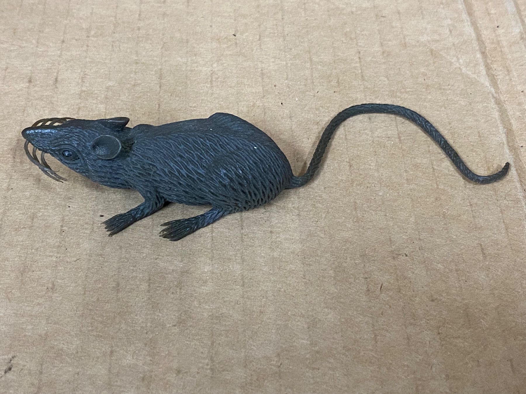 Statuette: Fasnachtsratte Plastik Quetschbar – Usato da Eschlikon TG venduto da ArtRec 1