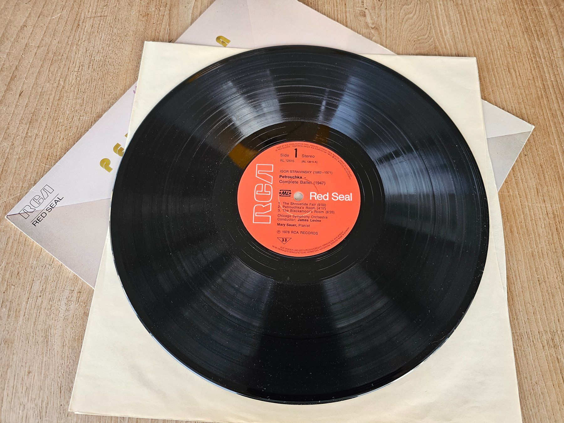 Dischi in vinile: Igor Stravinsky James Levine  Petrouchka Complete Ballet 47 – Usato da Nottwil venduto da Wondewa-Shop 2