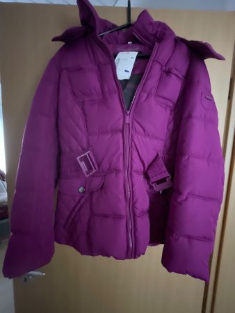 Neue  DaunenJacke mit vielen Details Gr 40 pink