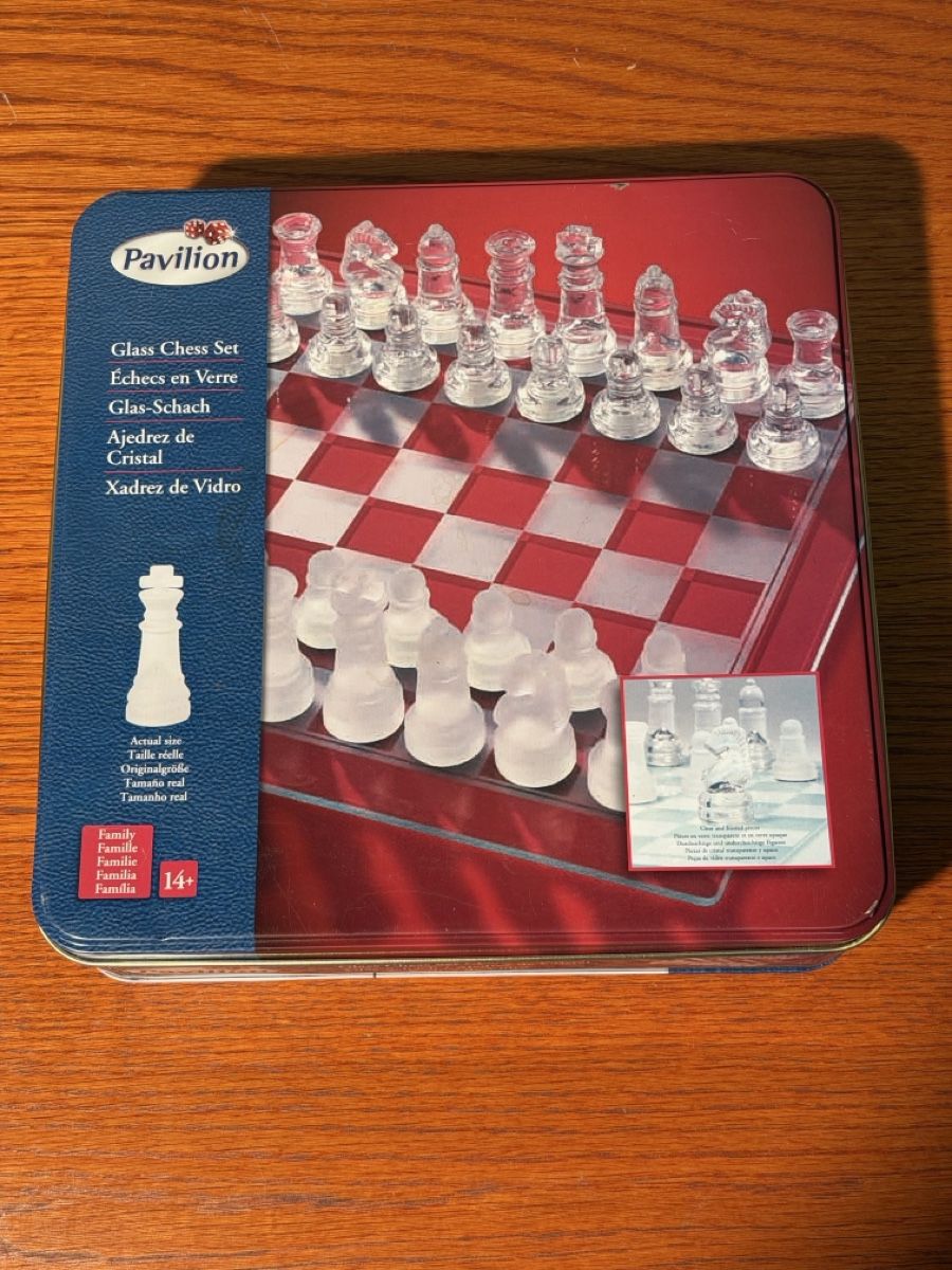 Gläser: Glass Chess Set - Pavilion – Gebraucht aus Lausanne von artnouveau04