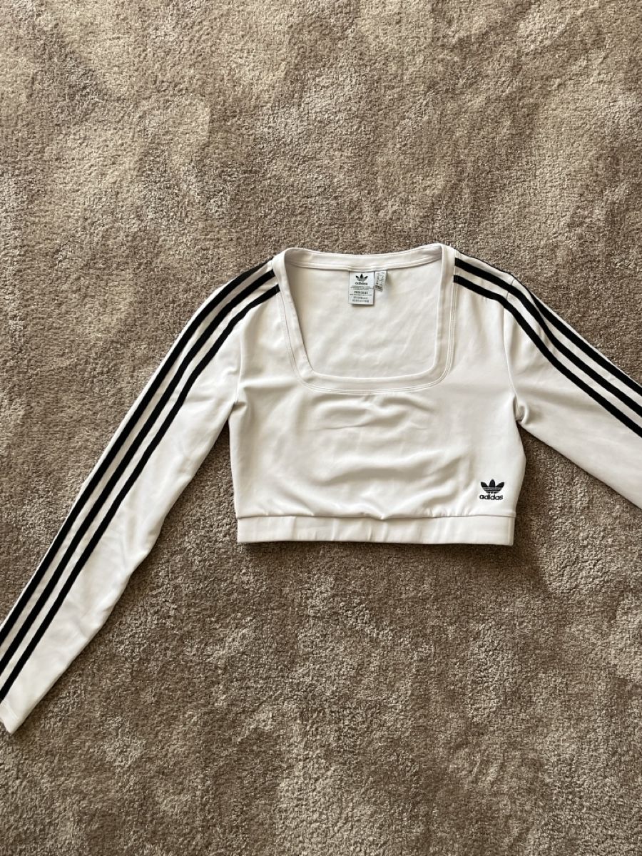 Adidas Tops: Crop top manche longue blanc Adidas 38 – Gebraucht aus Lausanne von mae_dj7r