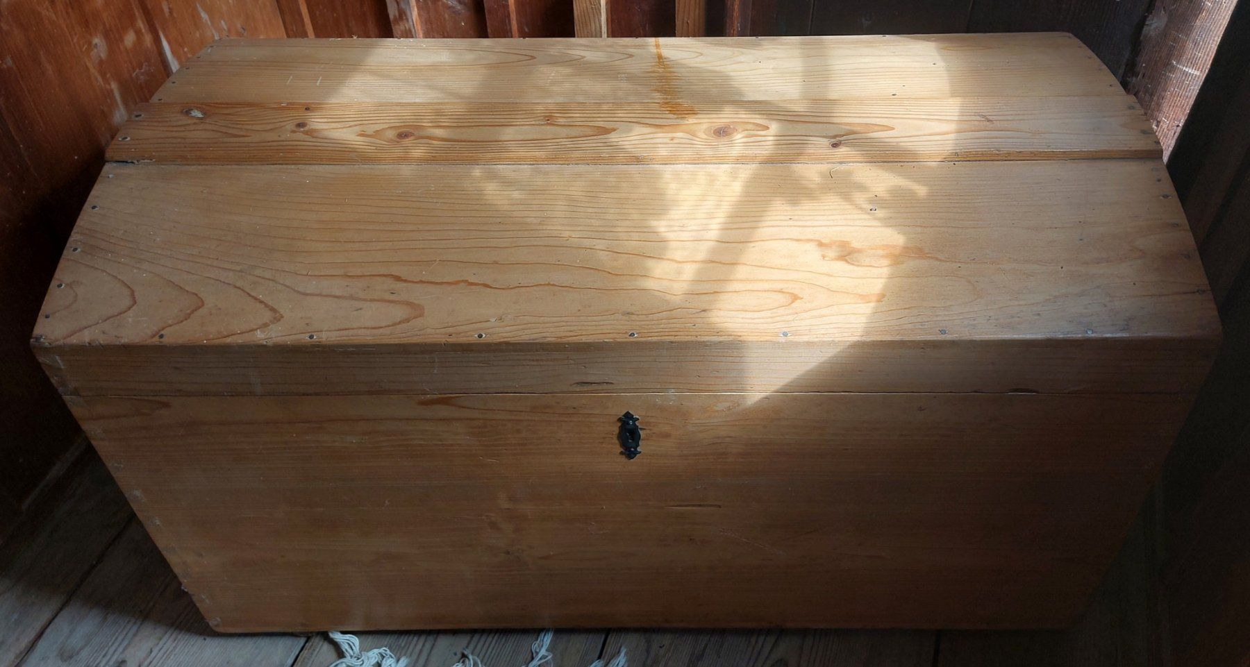 Cassapanche: TRUHE AUS TANNENHOLZ – Usato da NIDAU venduto da arraialdajuda
