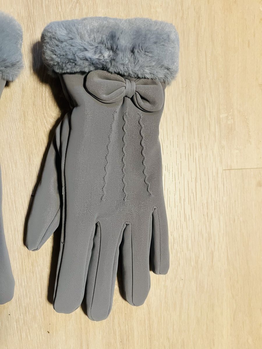 Handschuhe & Handstulpen: Qualitative Damen Handschuhe mit Fell (Neu) – Neu (gemäss Beschreibung) aus Frauenfeld von Repsol_Vani 2