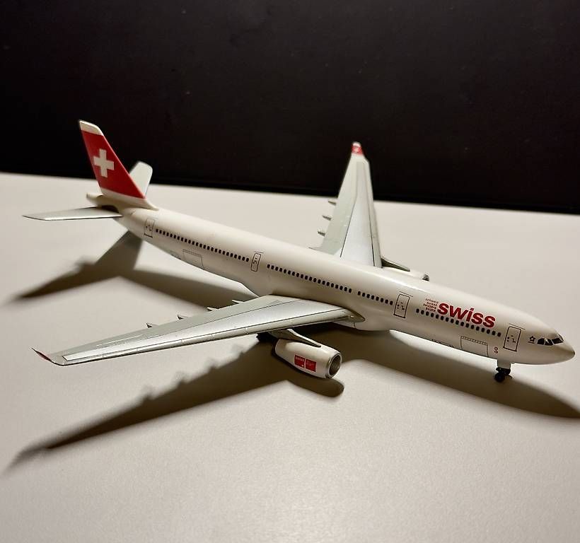 Kit di modellismo & Modellini statici: Flugzeugmodell Airbus A330-300 M1:400 – Usato da Geuensee venduto da BluDan