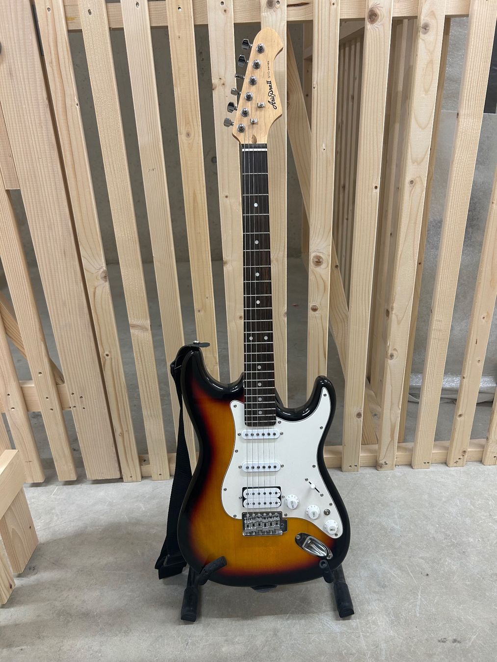 Aria Musikinstrumente: E-Gitarre – Gebraucht aus Münchenbuchsee von laurapulido96