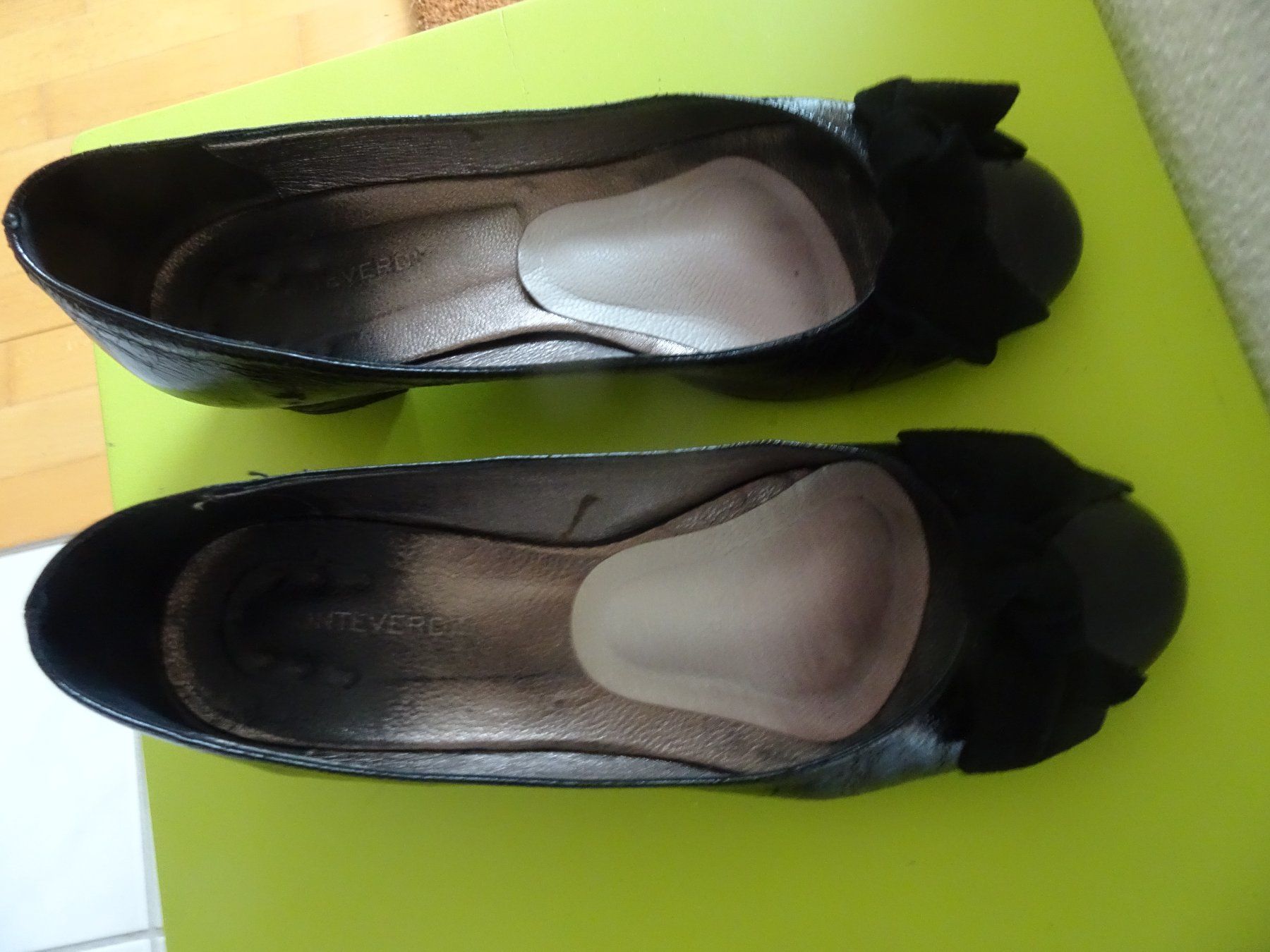 Scarpe da donna: Elegante Lackschuhe mit Samtschleife Gr. 38 – Usato da männedorf venduto da purzelchen 1