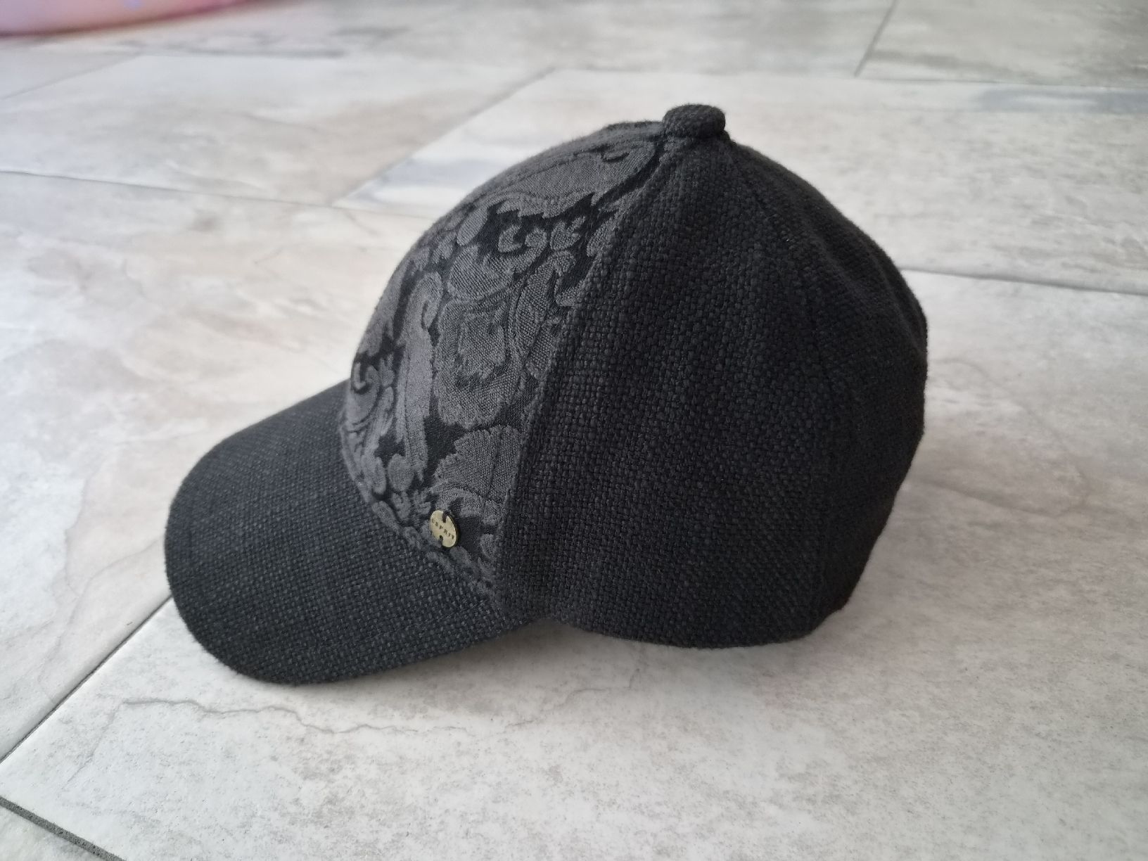 Esprit Chapeaux, bonnets & casquettes: Kappe Esprit, schwarz, bestickt  – D'occasion à Niederrohrdorf par Miripfiri 6