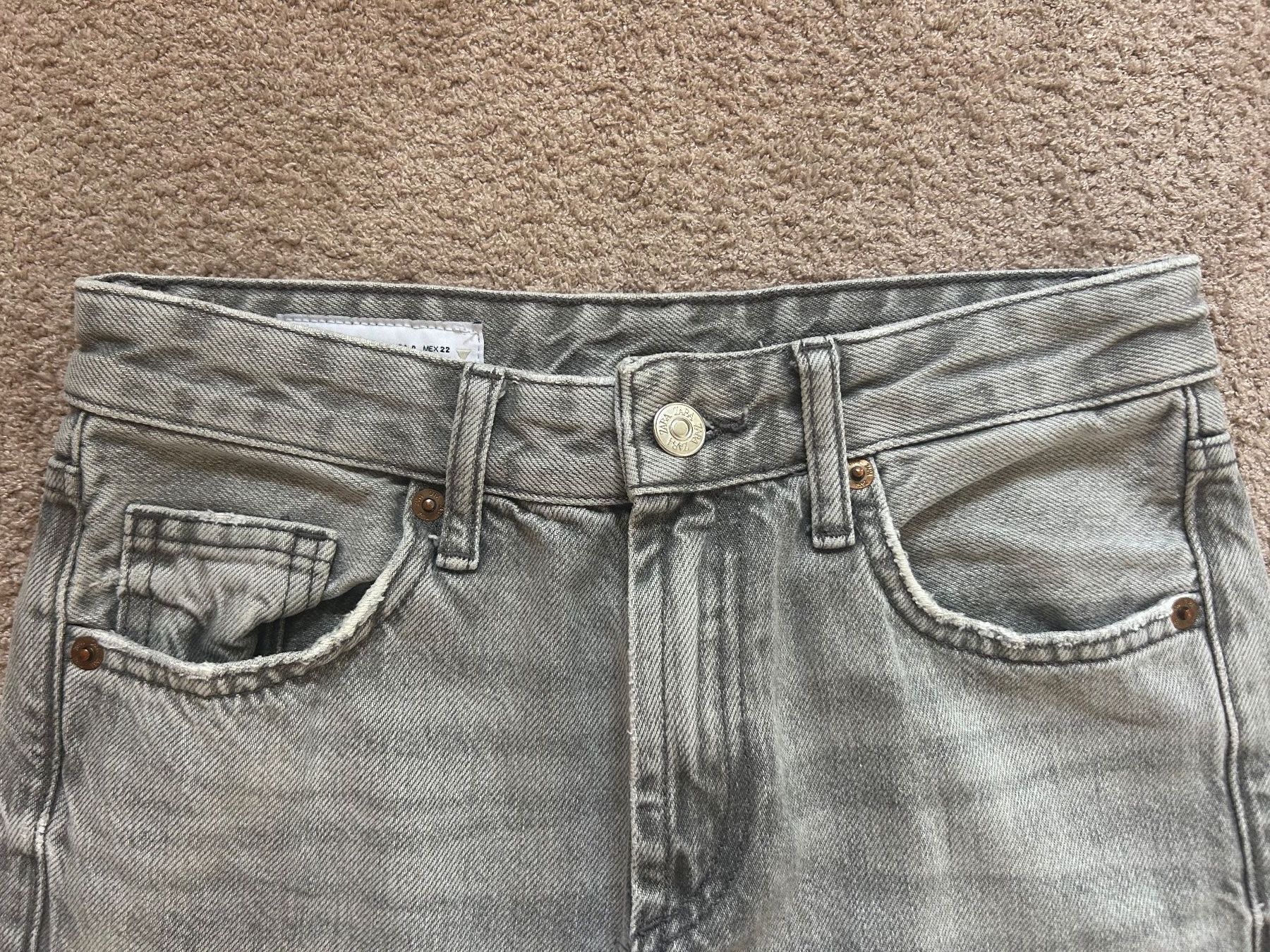 Zara Jeans: Zara Jeans Hellgrau – Usato da Frauenfeld venduto da hannamaria29 4
