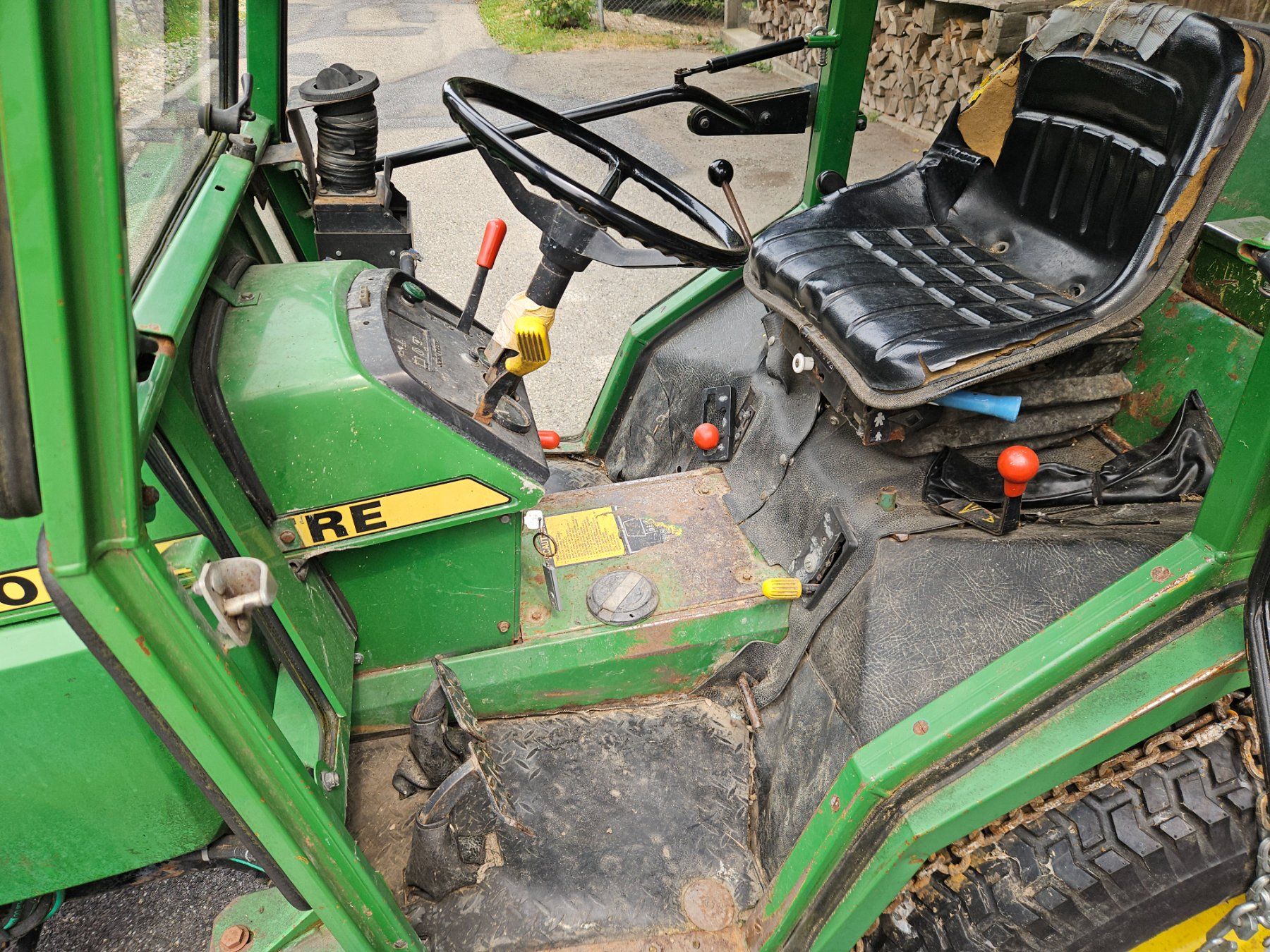 John Deere Traktoren: John Deere mit Schneepflug – Gebraucht aus Oberburg von oberburger 9