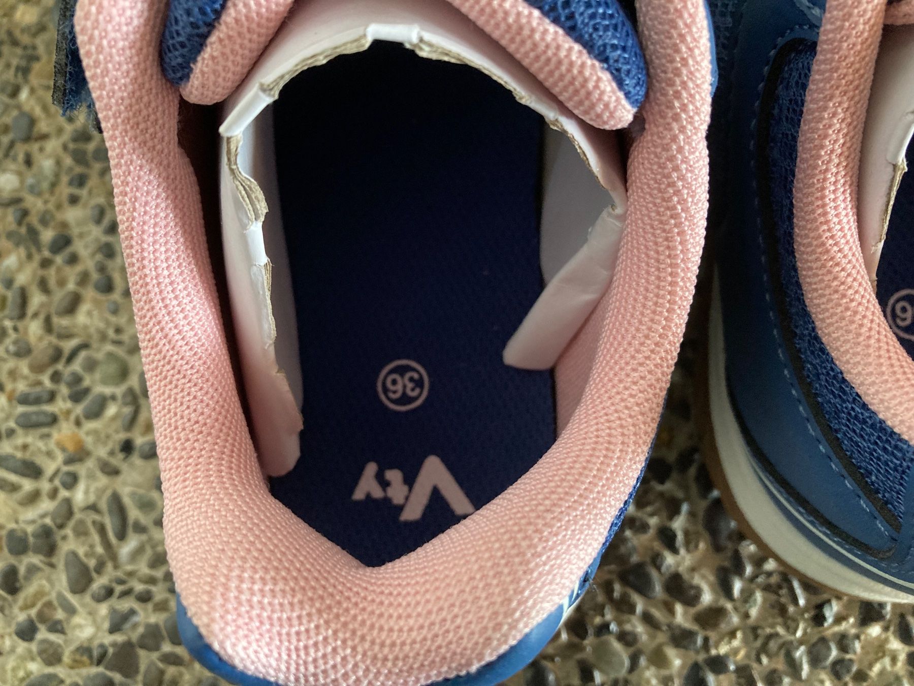 Schuhe für Mädchen: Neue Hallenschuhe,  Gr. 36 – Neu und originalverpackt aus Aetingen von Nadinsky 6
