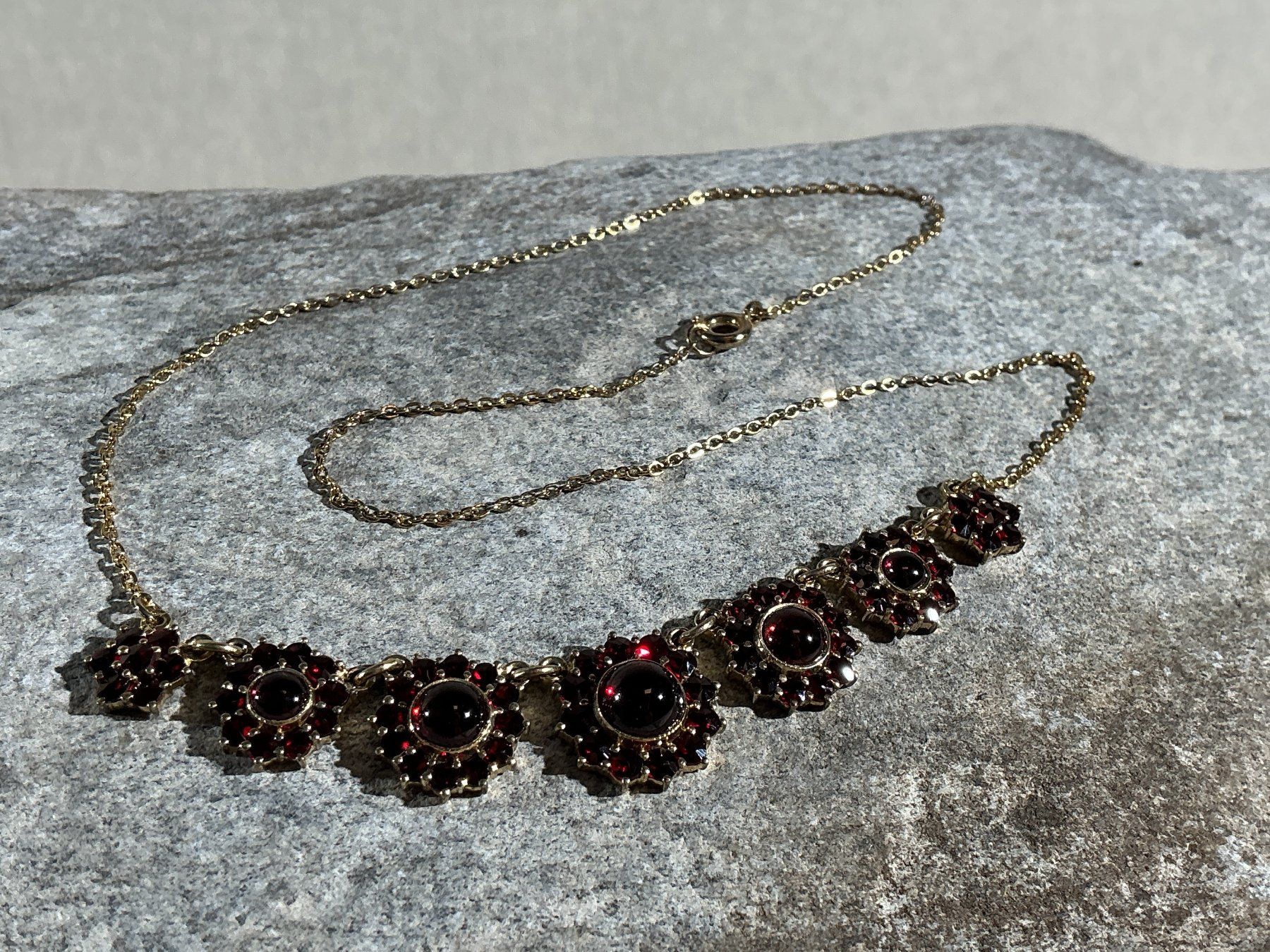 Catenine: BÖHMISCHER GRANATSCHMUCK Halskette – Nuovo (secondo la descrizione) da Richterswil venduto da Restwert_Richterswil
