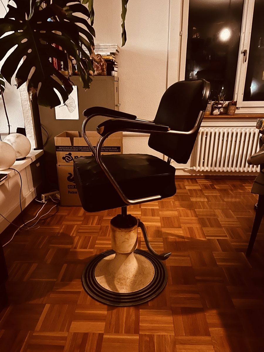 Poltrone: Vintage Friseurstuhl – Usato da Zürich venduto da andrejkrajnc 1