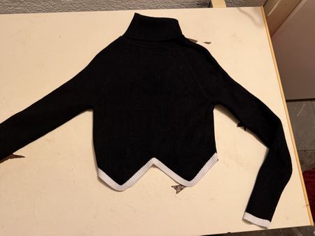 Damen Pullover Rollkragen schwarz weiss kurz M