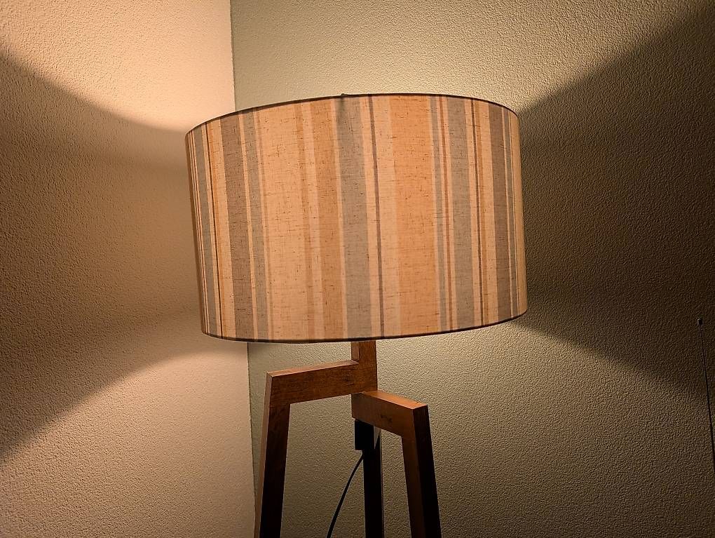 Lampade: Stehlampe "afrikanisch" – Usato da Würenlos venduto da MementoMori 1