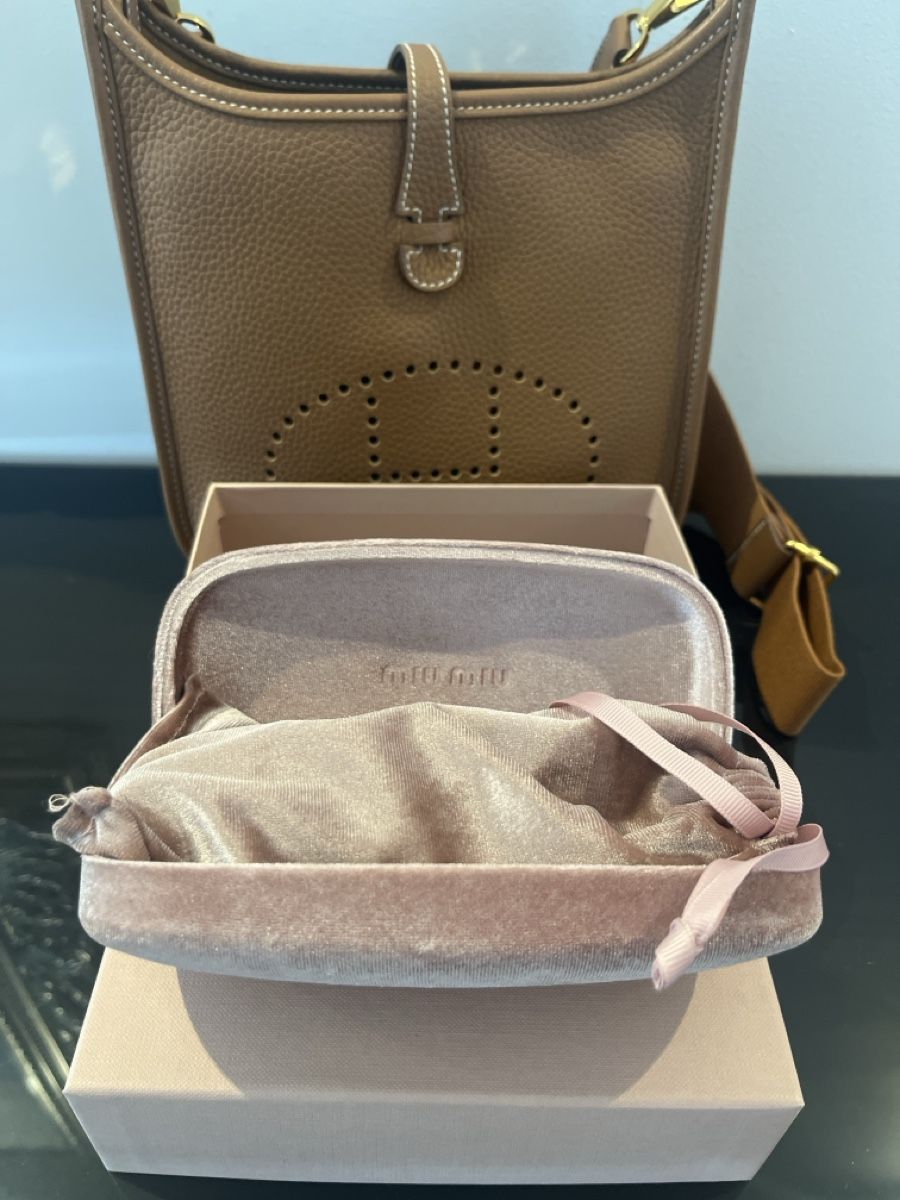 Miu Miu Occhiali & Lenti: Miu Miu sun glasses  – Nuovo (secondo la descrizione) da Zug venduto da ChicSales 1