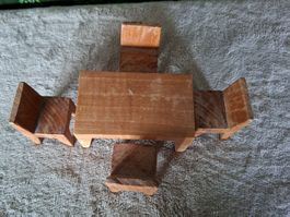 Vintage Puppenhausmöbel Holz Tisch  und 5 Stühle, 6 -Teilig