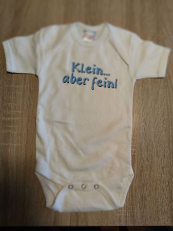 BODY - KLEIN ABER FEIN - 6 - 12 MONATE - GANZ NEU!