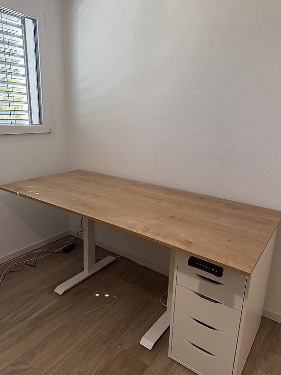Schreibtische: Bureau assis-debout – Gebraucht aus Bremblens von ltheintz