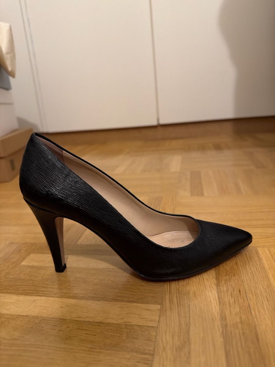 Hugo Boss Scarpe da donna: Boss stilettos black textured leather, 35 – Usato da Chêne-Bourg venduto da gbe_wks9 1