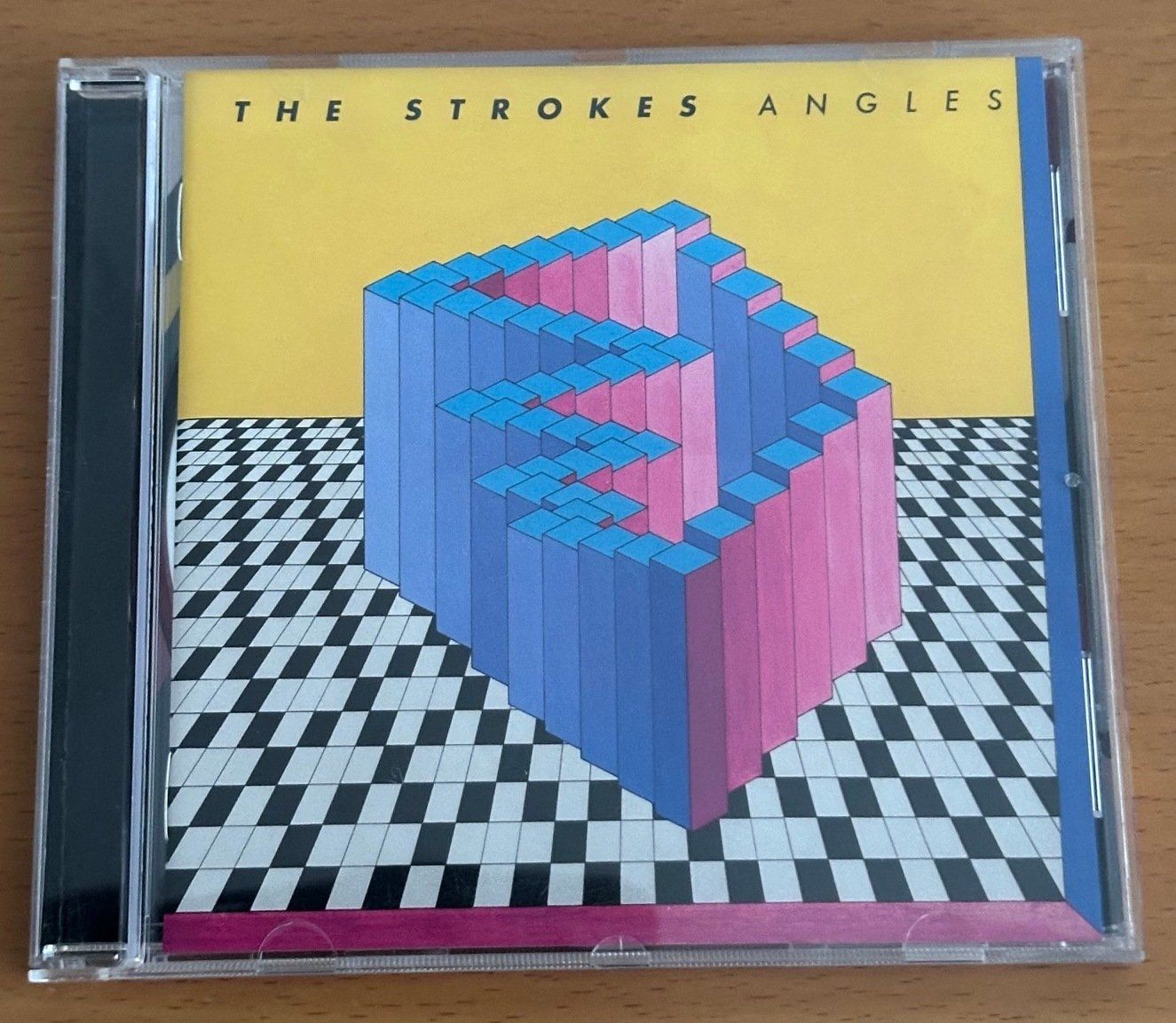 CDs: Angles - The Strokes - CD Album – Gebraucht aus Geuensee von dmi_hdp9