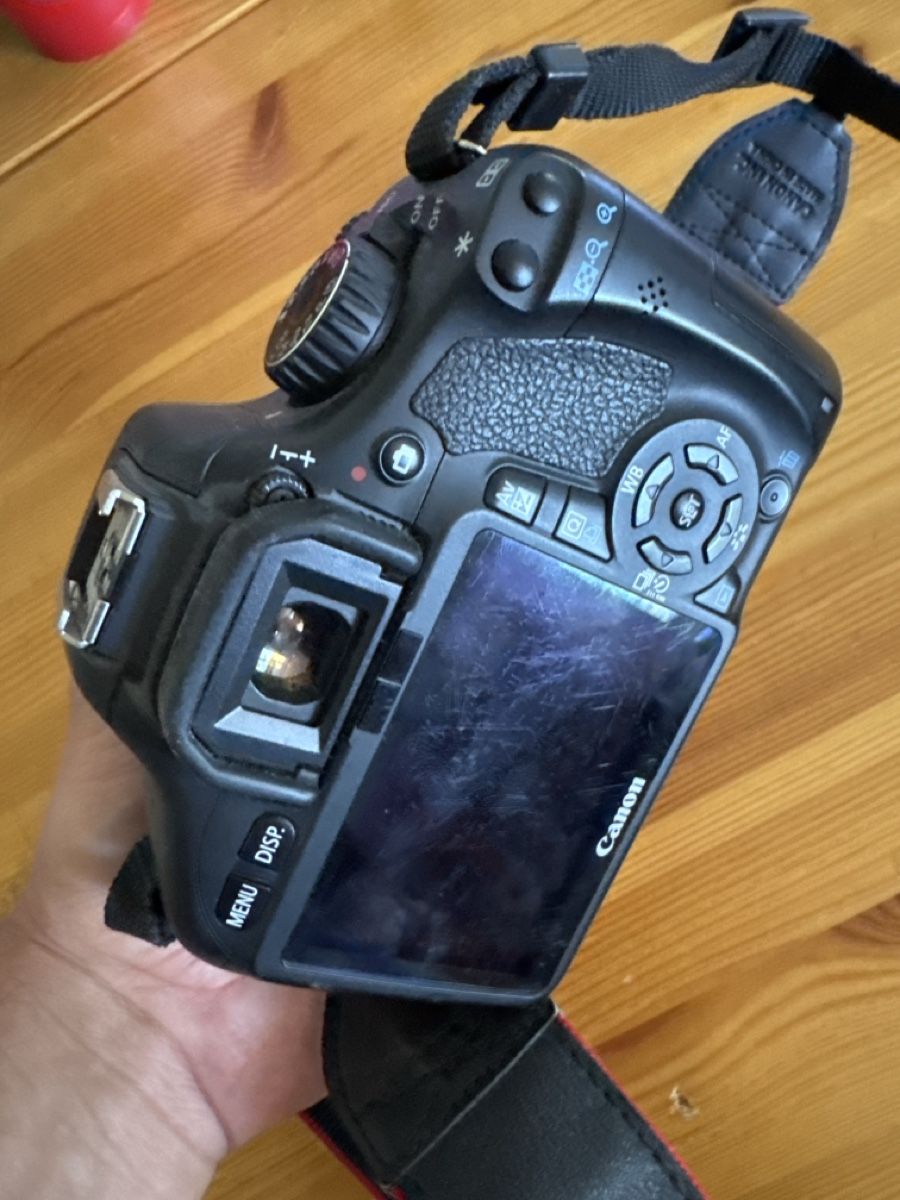 Canon Fotocamera: Canon EOS 550D avec objectif EF-S 18-55mm IS II – Usato da Vésenaz venduto da Angela.C3 5