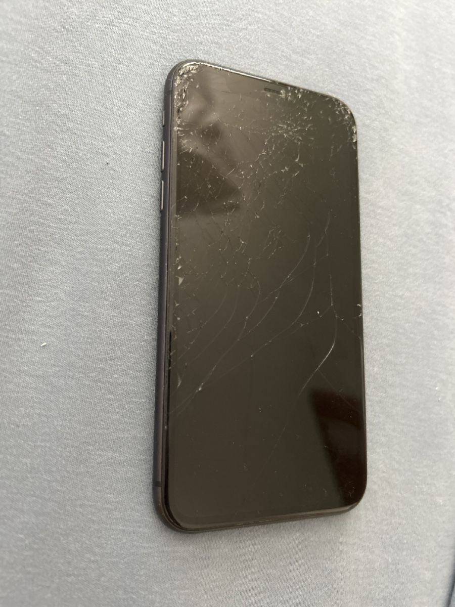 Apple Handys / Smartphones: IPhone 11/7/SE und iPod touch – Defekt aus Dübendorf von eml_p8sy 1