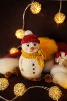 Handgefertigte Schneemänner aus Wolle – Weihnachtsdeko