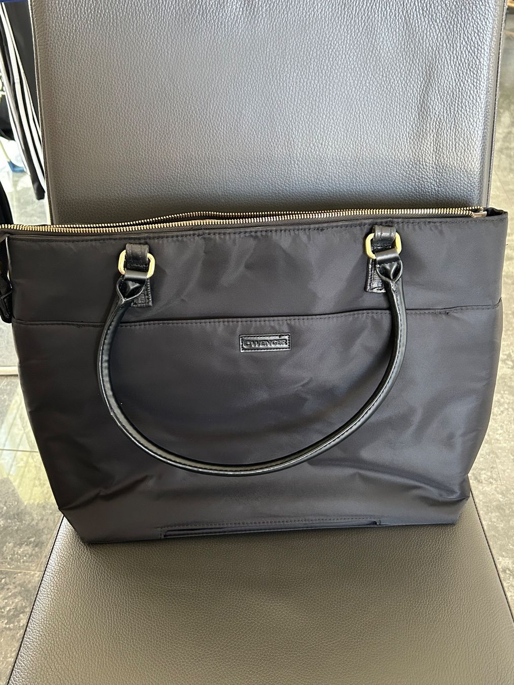 Wenger Borse da donna: Schwarze Damen Handtasche von Wenger – Usato da Schötz venduto da chousan 2