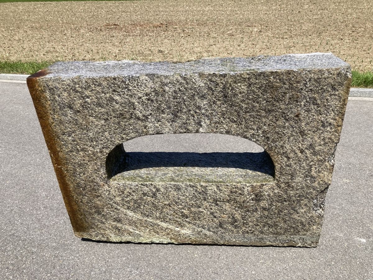 Pietre & tegole: Granit-Block mit Aussparung  – Usato da Uerkheim venduto da Dealer-4813 2