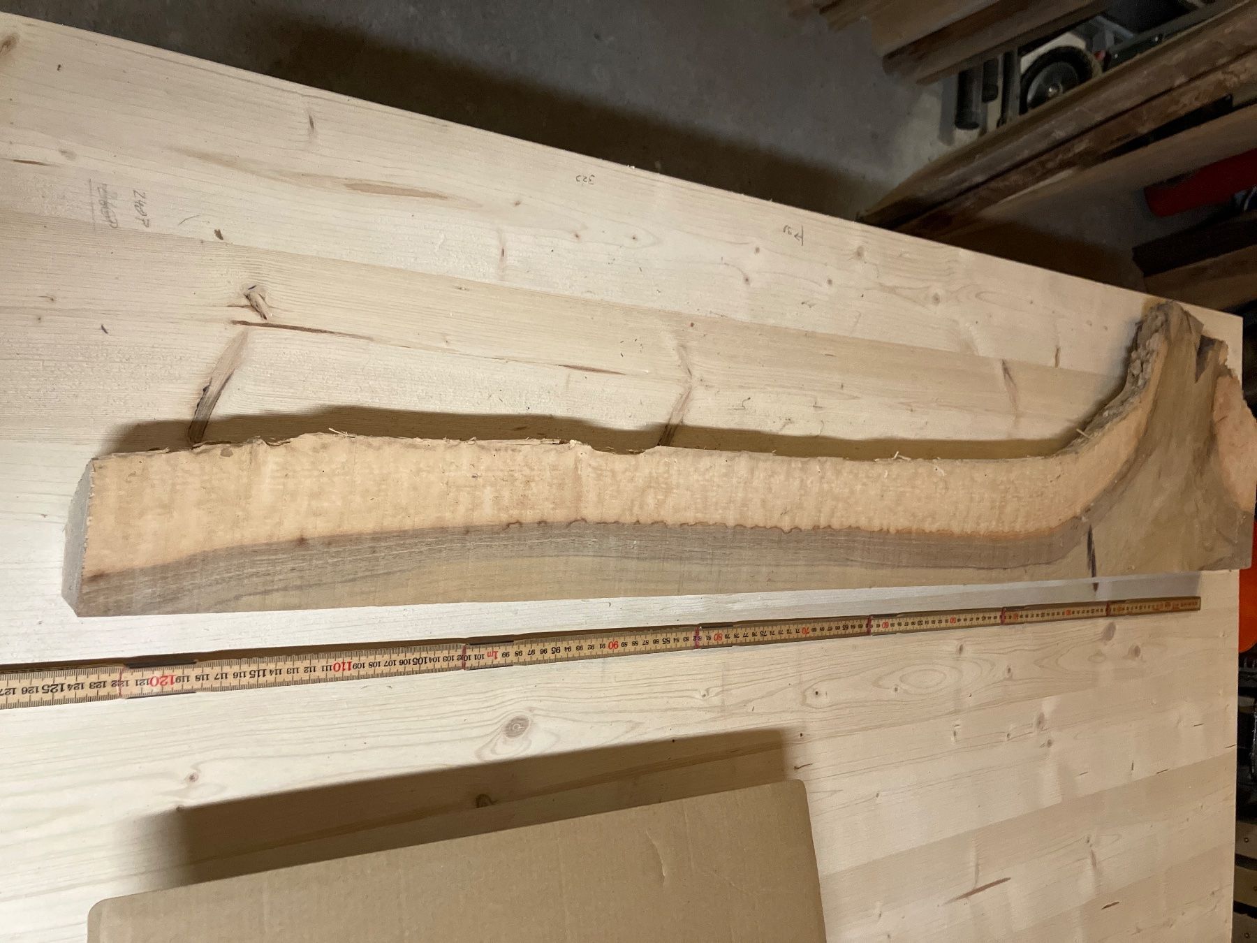 Articoli in legno: Nussbaum Brett für Tablar oder Deko – Usato da Leuggern venduto da Dominik330 1