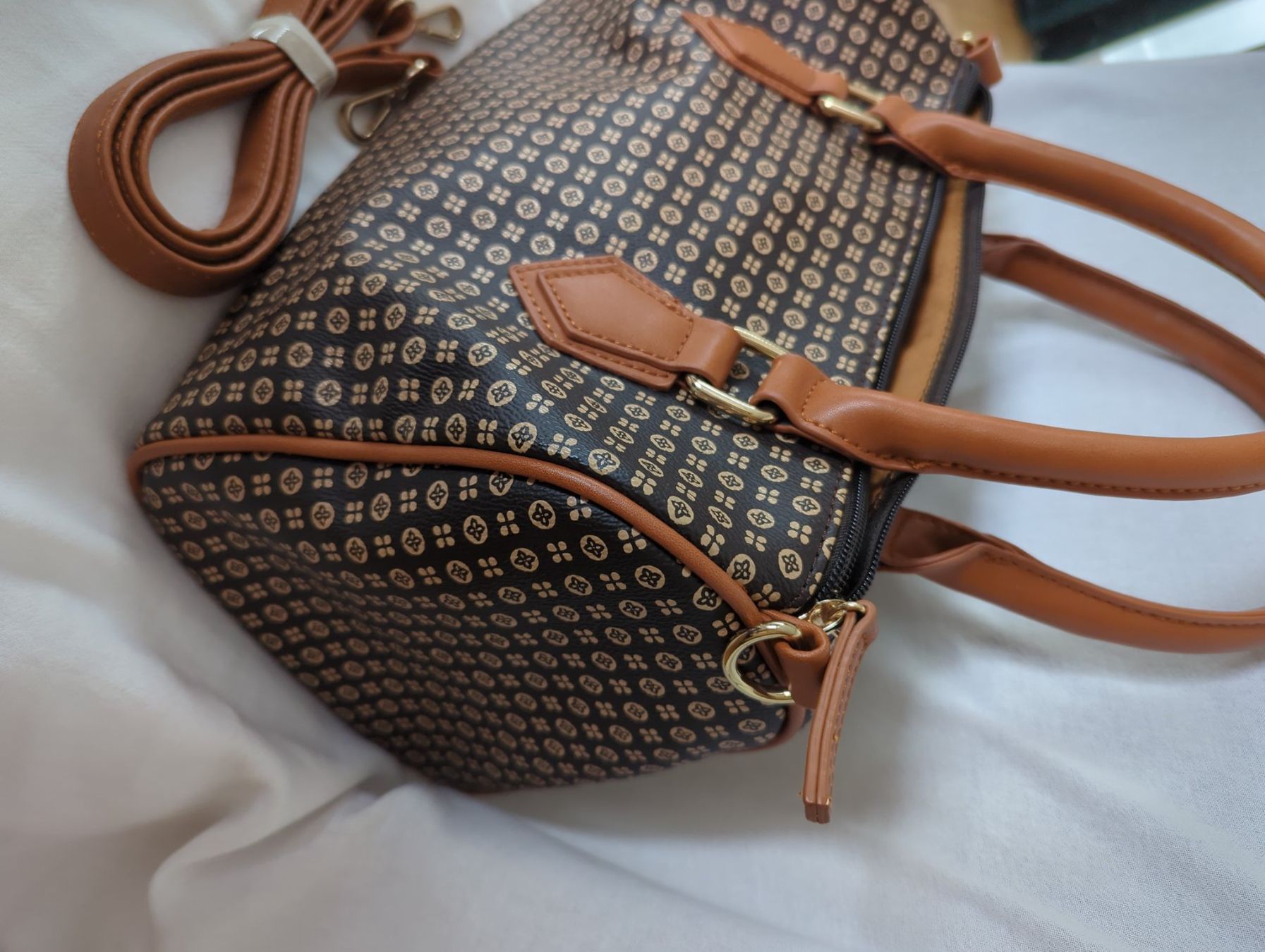 Borse da donna: Umhängetasche/Handtasche – Nuovo (secondo la descrizione) da Lützelflüh-Goldbach venduto da 2thchance 1