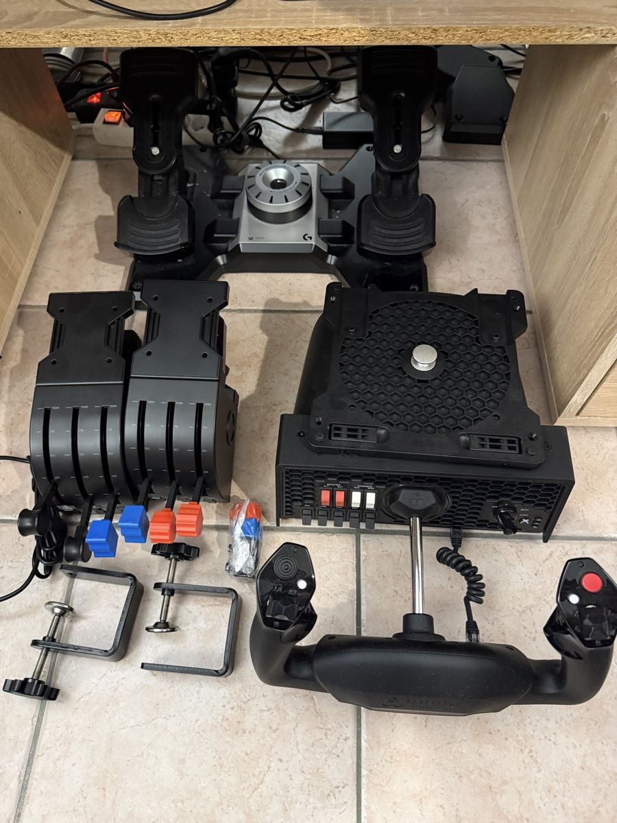 Flight simulator complete setup Yoke Throttles Pedals (Gebraucht) in ...