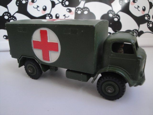 RENAULT AMBULANCE MIL - SANS BOITE - DINKY TOYS FRANCE ref80F