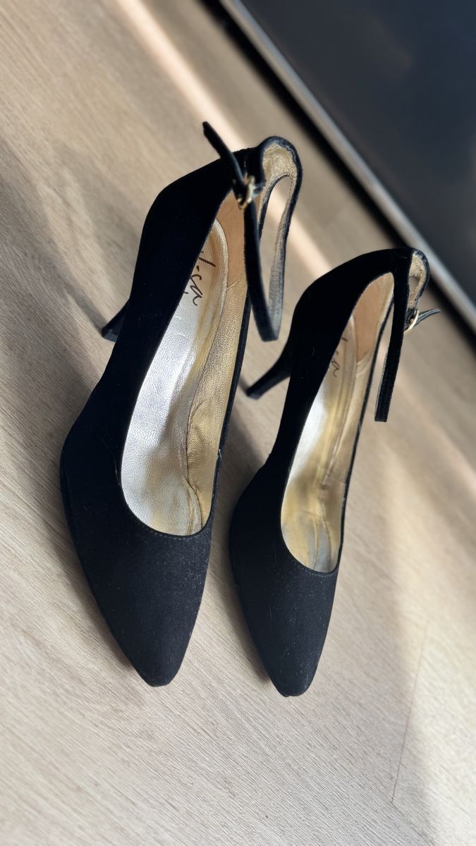 Unisa Scarpe da donna: Unisa Wildleder Riemchen Pumps, Grösse 37 – Usato da St. Niklausen LU venduto da Ispaar 1