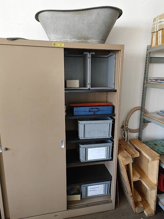 Armoires: Materialschrank KAISER+KRAFT, Schiebetüren, beige – D'occasion à Gossau SG par pag_pj7z 2
