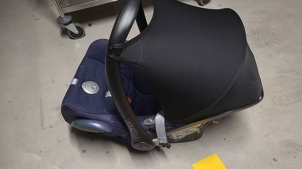 Maxi-Cosi Seggiolini per auto: Maxi-Cosi Babyschale Kindersitz fürs Auto – Usato da Uetendorf venduto da tobifischkopf 1