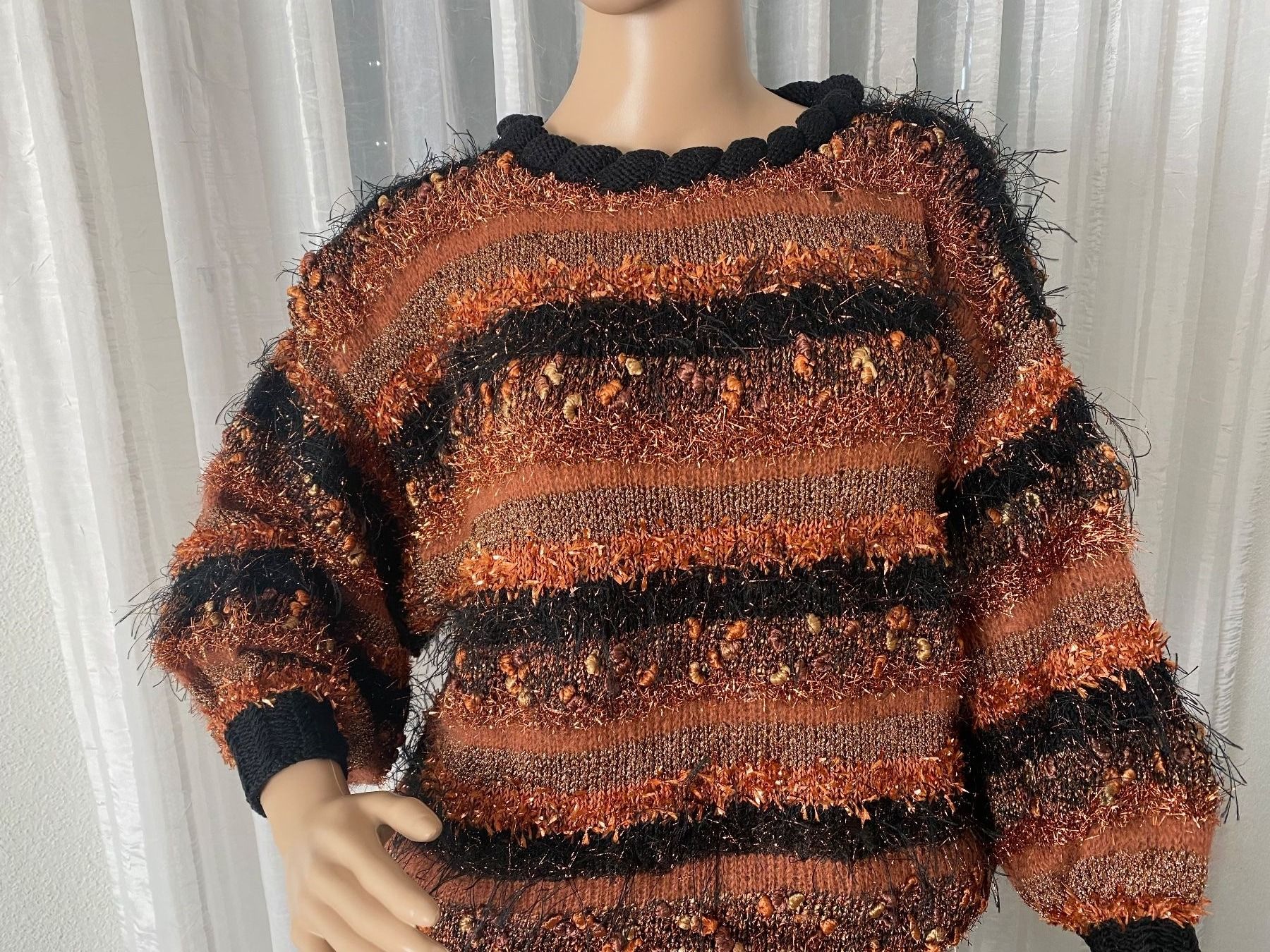 Maglioni & Felpe: Perfekter Auftritt - UNIKAT - HAND MADE Strickpulli, M/L – Usato da Winkel venduto da ferrari2022 4