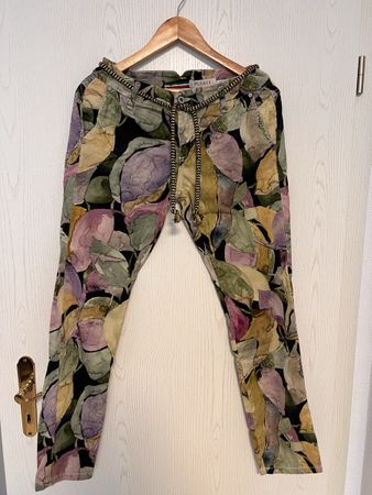 Jeans mit Herbstlaub Muster, Grösse M, Top! (48)